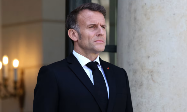 Macron njofton tërheqjen e plotë nga politika