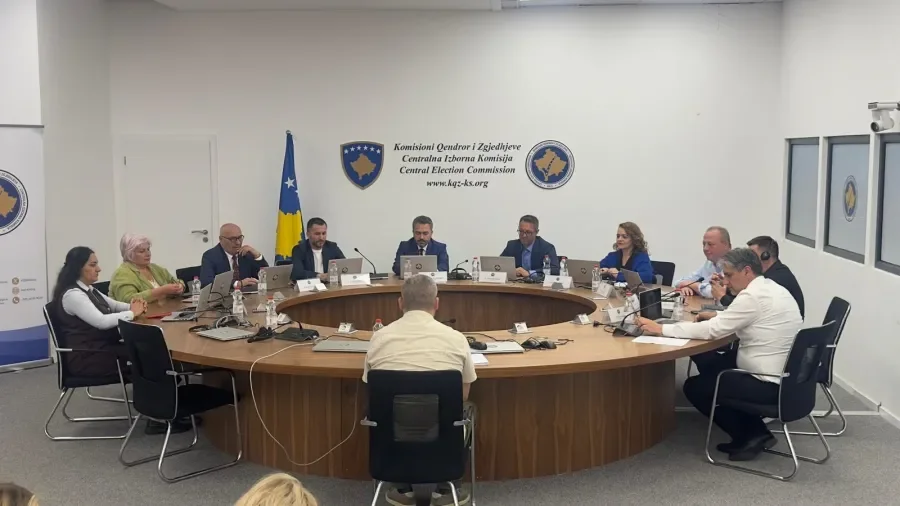 KQZ diskuton votimin me asistencë, kërkohet zgjidhje për personat që nuk dinë shkrim-lexim