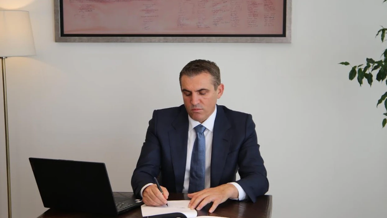 Pasuria e fituar në mënyrë të paligjshme, kryeprokurori i Shtetit nënshkruan marrëveshje bashkëpunimi me Institutin e Bazelit