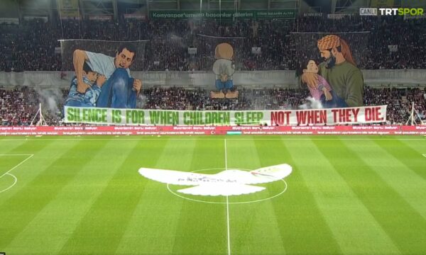 Ndeshja Konyaspor–Palestinë ndalet në mënyrë simbolike, mesazh i fuqishëm nga stadiumi