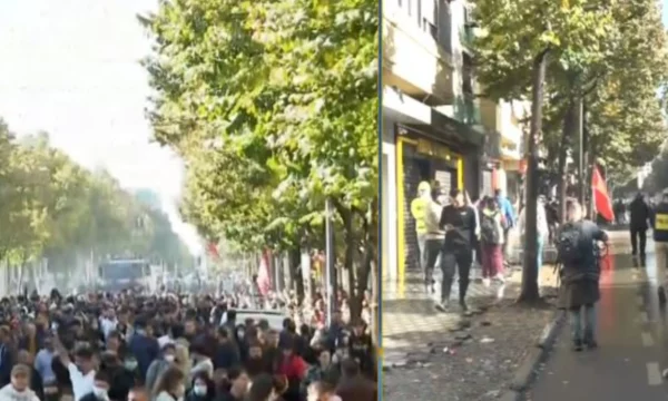 Tensionohet protesta pranë Ministrisë së Arsimit, policia hedh ujë me presion dhe gaz lotsjellës në drejtim të protestuesve