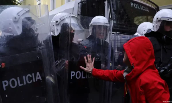 Rama i motivon policët në “front”: 2500 euro shtesë për secilin, nga janari u rriten edhe pagat