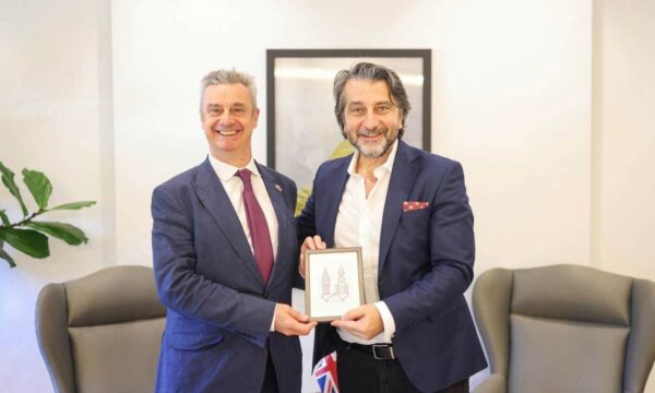 Ambasadori britanik pas takimit me Ramën: Kënaqësi të diskutoj për Lojërat Mesdhetare e planet ambicioze për Prishtinën